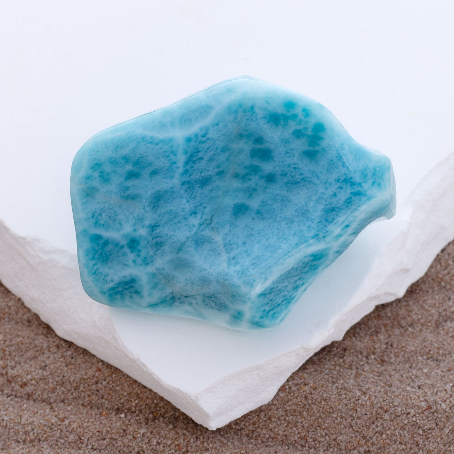 Larimar Freiform ca. 51x39x21mm AAA+ matrixfrei oceanblau Sammlerstück
