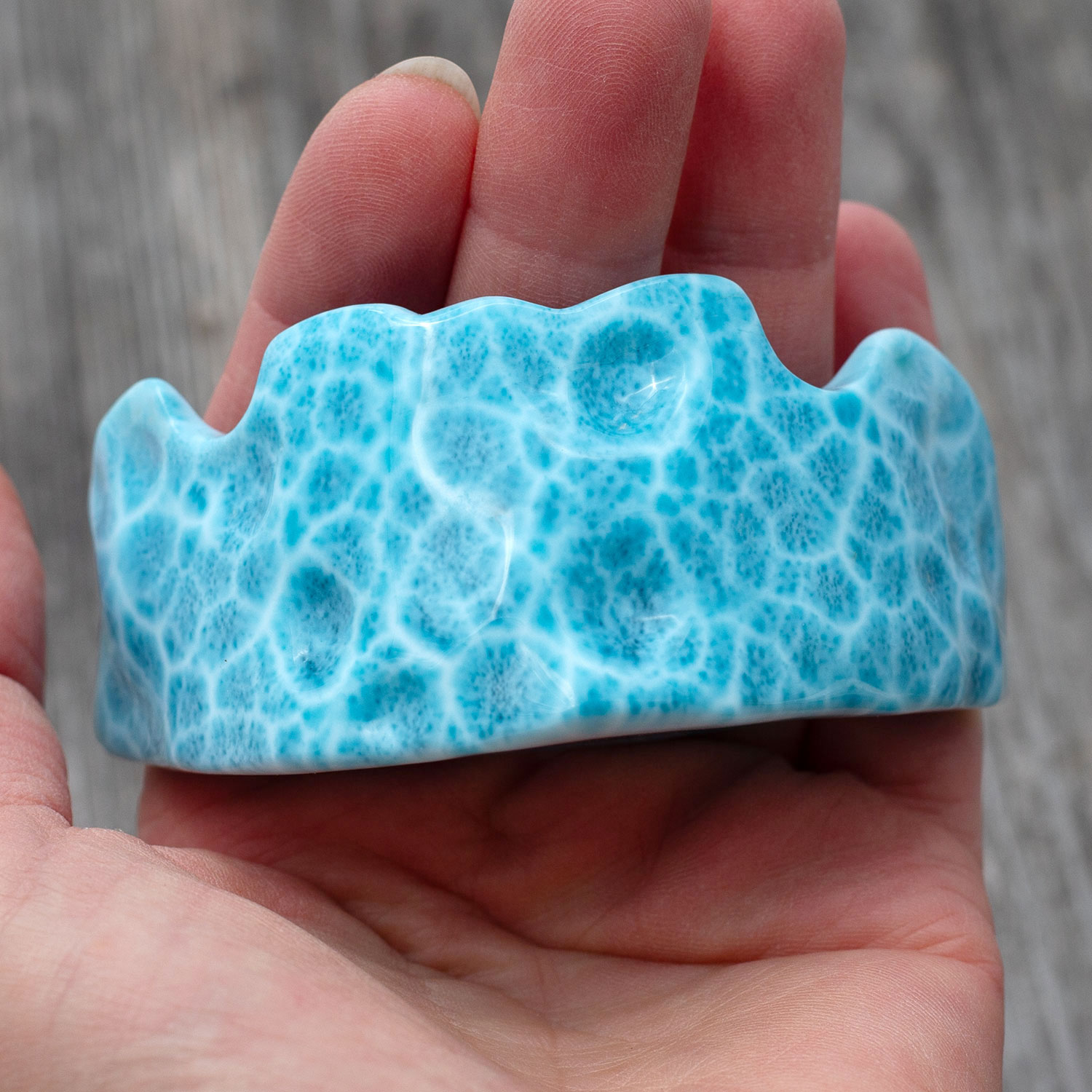 Larimar Freiform Krone ca.79x42x28mm AAA+ matrixfrei turtle pattern Rarität Sammlerstück