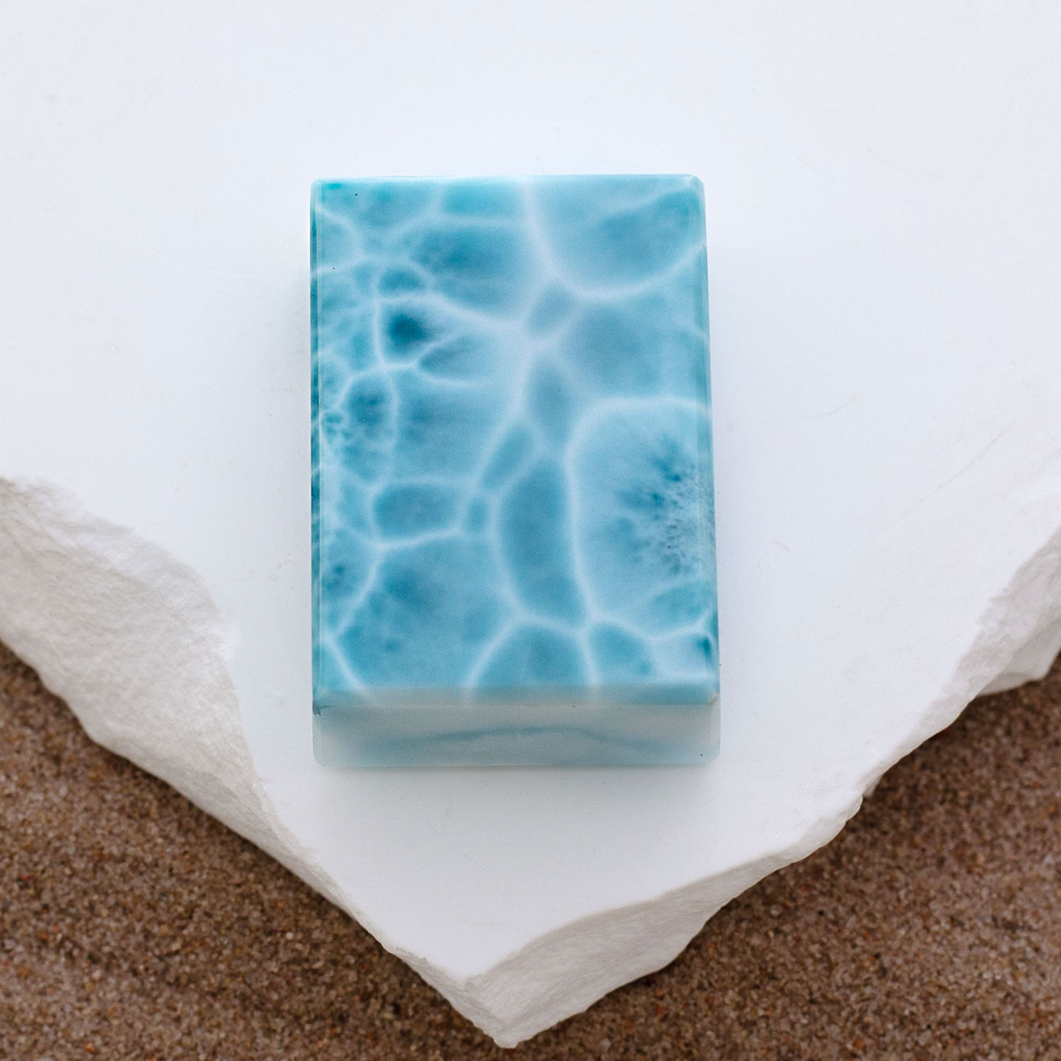 Larimar Cabochon / Fancy Cut 32x22x11,5mm kantige Rechteckform turtle pattern AAA+ matrixfrei Sammlerstück