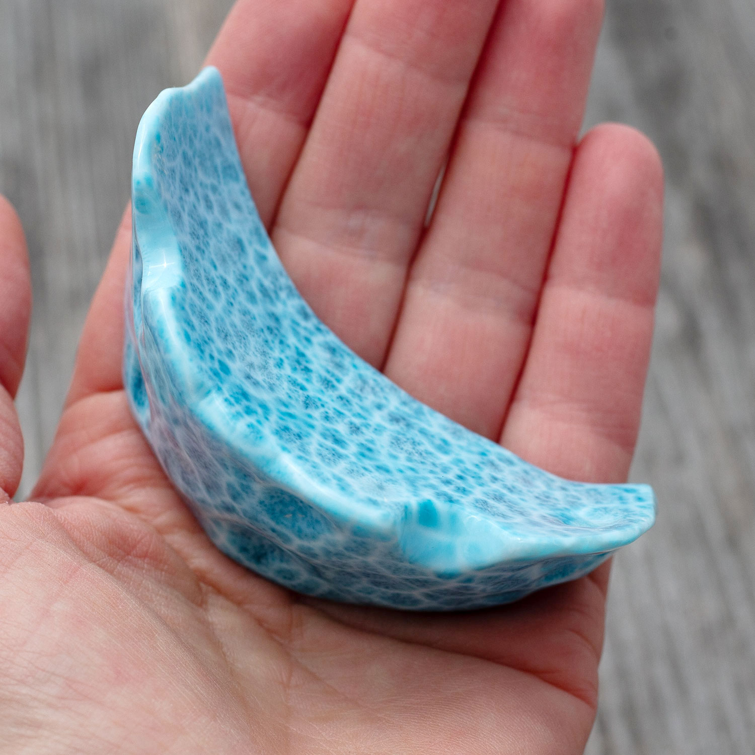 Larimar Freiform Krone ca.79x42x28mm AAA+ matrixfrei turtle pattern Rarität Sammlerstück
