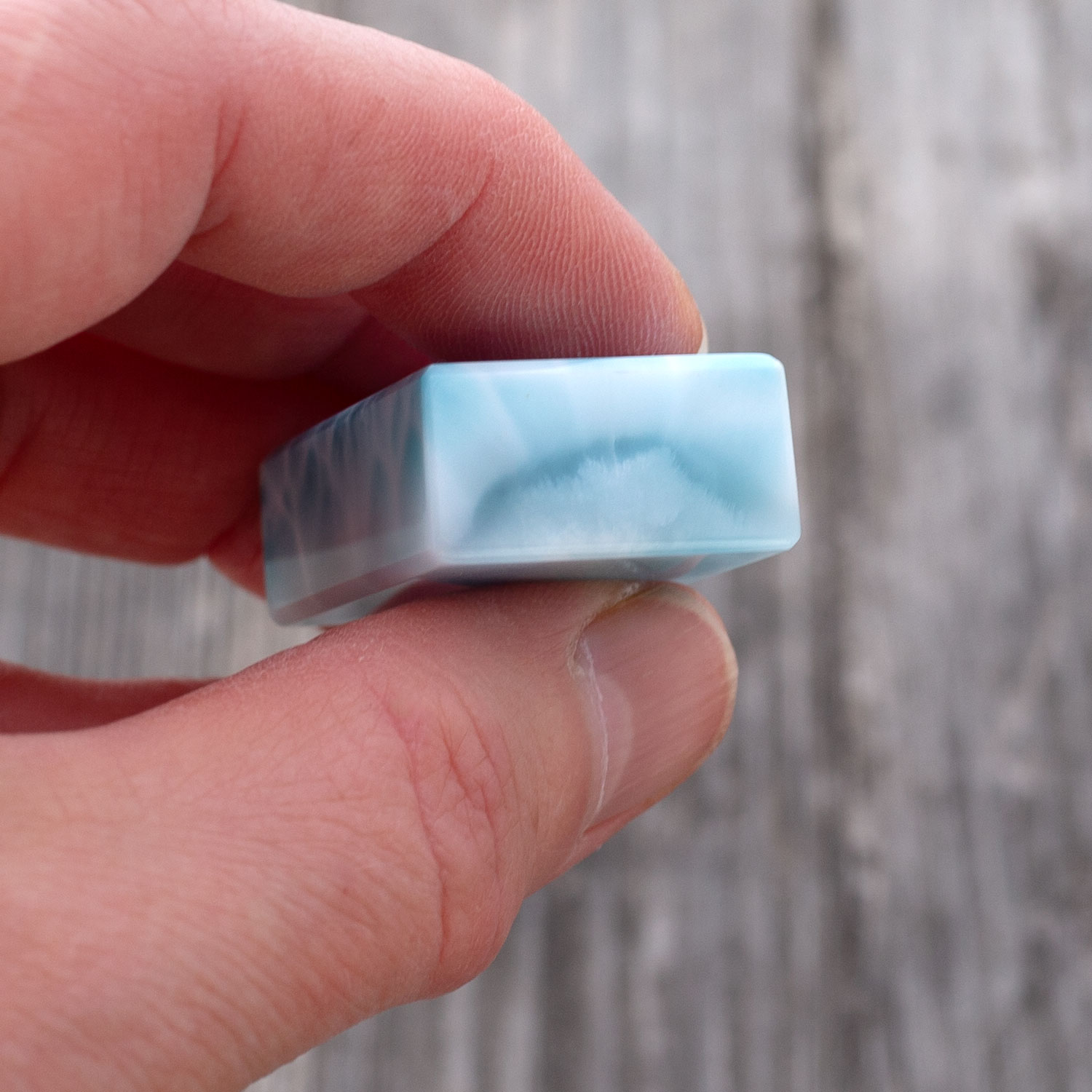 Larimar Cabochon / Fancy Cut 32x22x11,5mm kantige Rechteckform turtle pattern AAA+ matrixfrei Sammlerstück