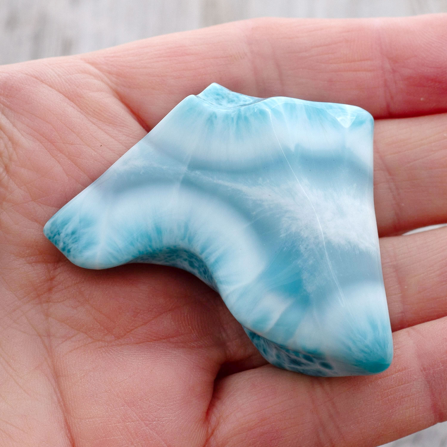 Larimar Freiform ca. 52x40x18mm AAA+ matrixfrei oceanblau Sammlerstück