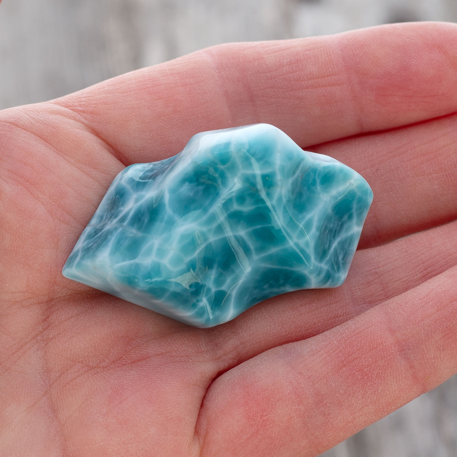 Larimar Freiform ca. 46x30x21mm AAA+ Sammlerstück