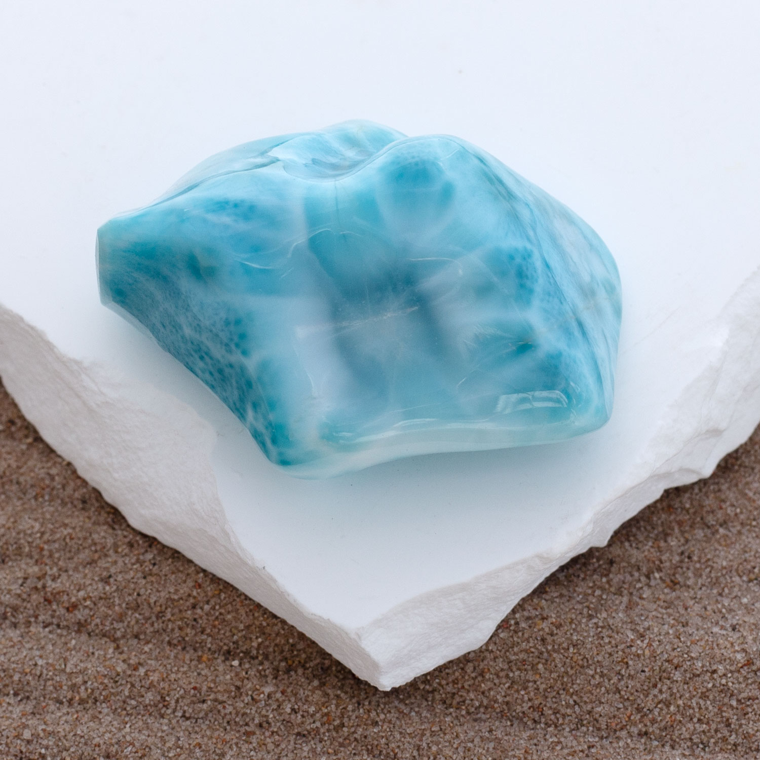Larimar Freiform ca. 51x39x21mm AAA+ matrixfrei oceanblau Sammlerstück