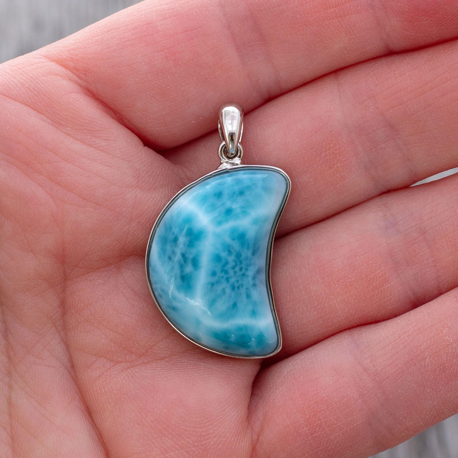 Larimar Anhänger 26x21x10mm Mond tiefblau AAA1 matrixfrei turtle pattern