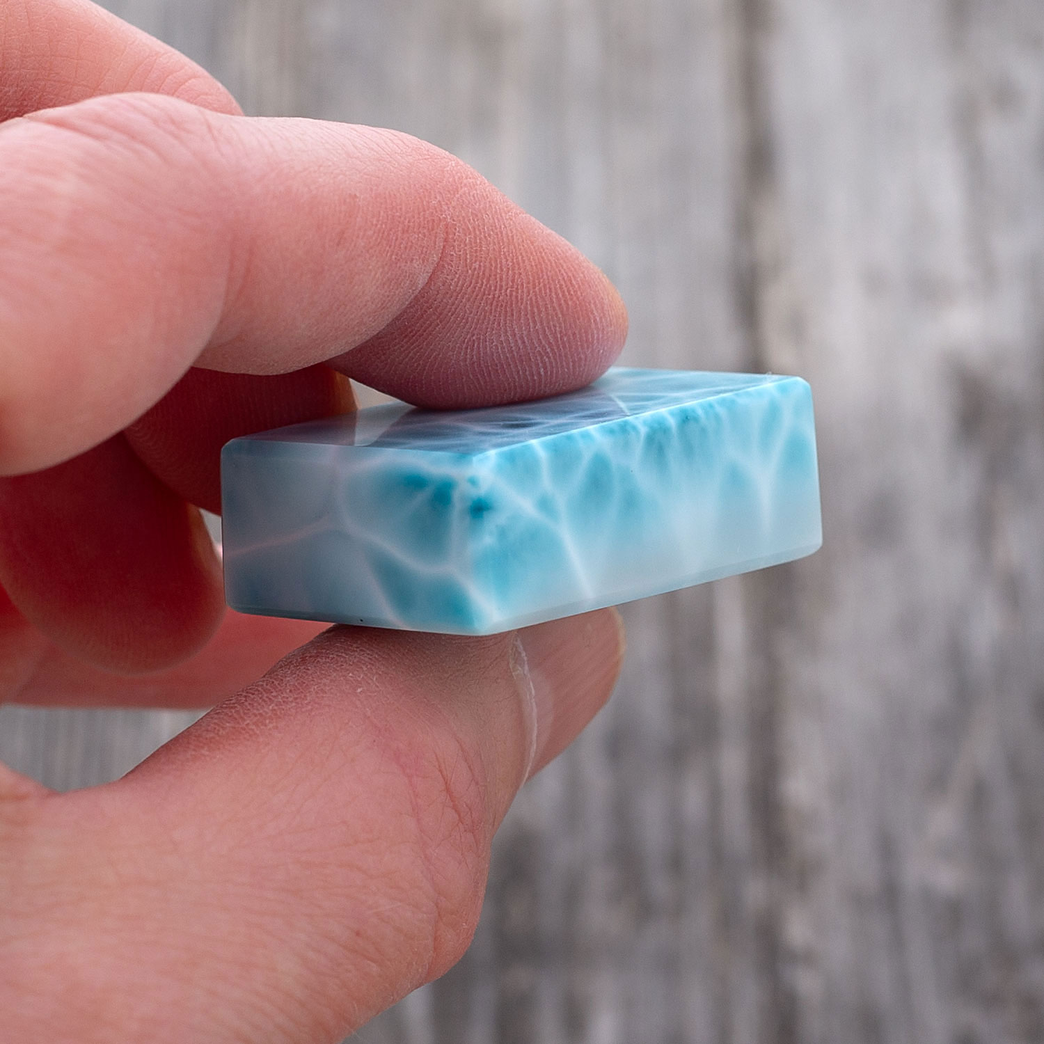 Larimar Cabochon / Fancy Cut 32x22x11,5mm kantige Rechteckform turtle pattern AAA+ matrixfrei Sammlerstück