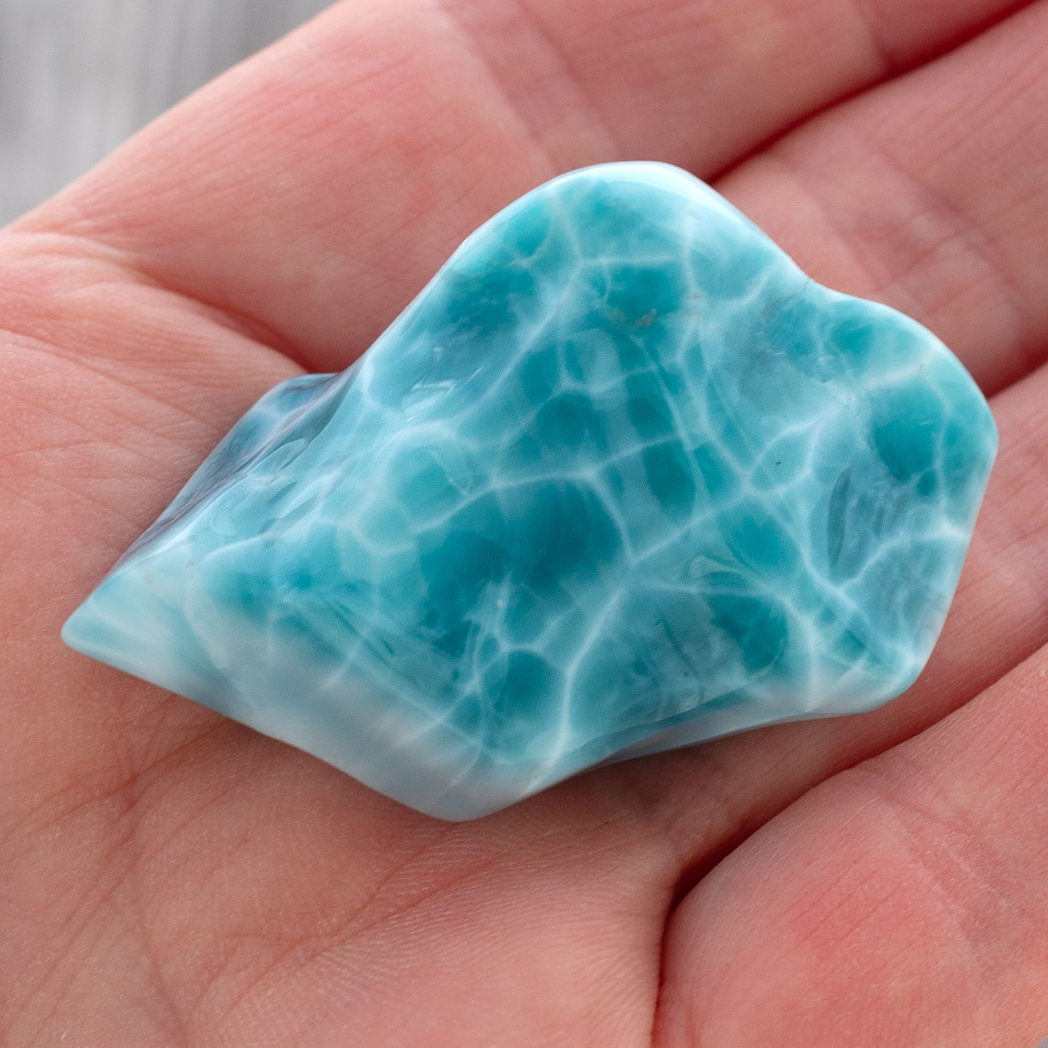 Larimar Freiform ca. 46x30x21mm AAA+ Sammlerstück