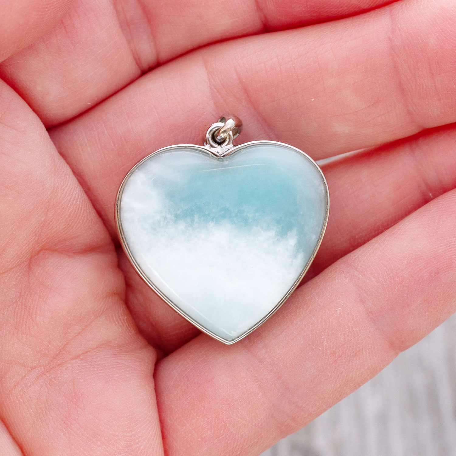 Larimar Anhänger 26x24x13mm herzförmig hellblau AAA1 matrixfrei turtle pattern